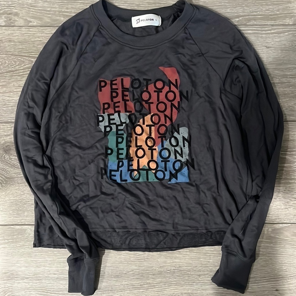 𝅺PELOTON long sleeve top